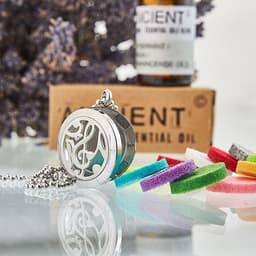 Aromatherapy Diffuser Necklace - Music Notes 25mm – image 2